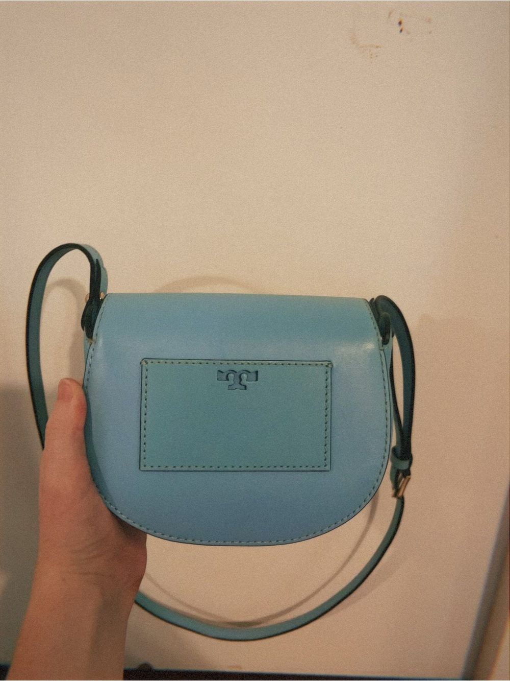 Tory Burch Baby Blue Saddle Crossbody with Gold Logo - Picture 3 of 7